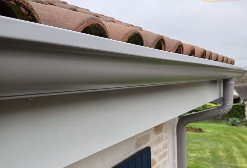 Faite confiance à notre entreprise pour vos futur gouttière (alu.pvc.etc) sur mesure faites sur place avec notre équipe d’expert